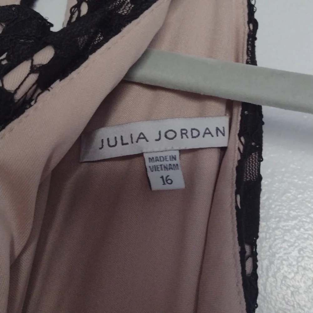 Julia Jordan lace jumpsuit - Picture 3 of 4